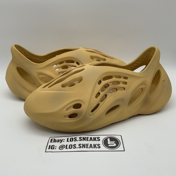 Size 11 - Yeezy Foamrunner Dessert Sand(GV6843) - Picture 1 of 8